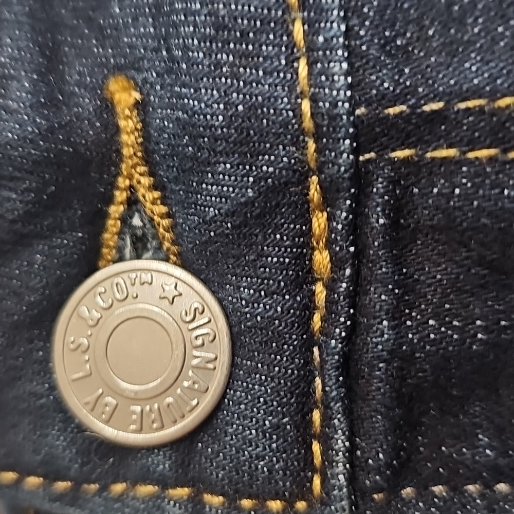 Levi's Shorts - Picture 11 of 12